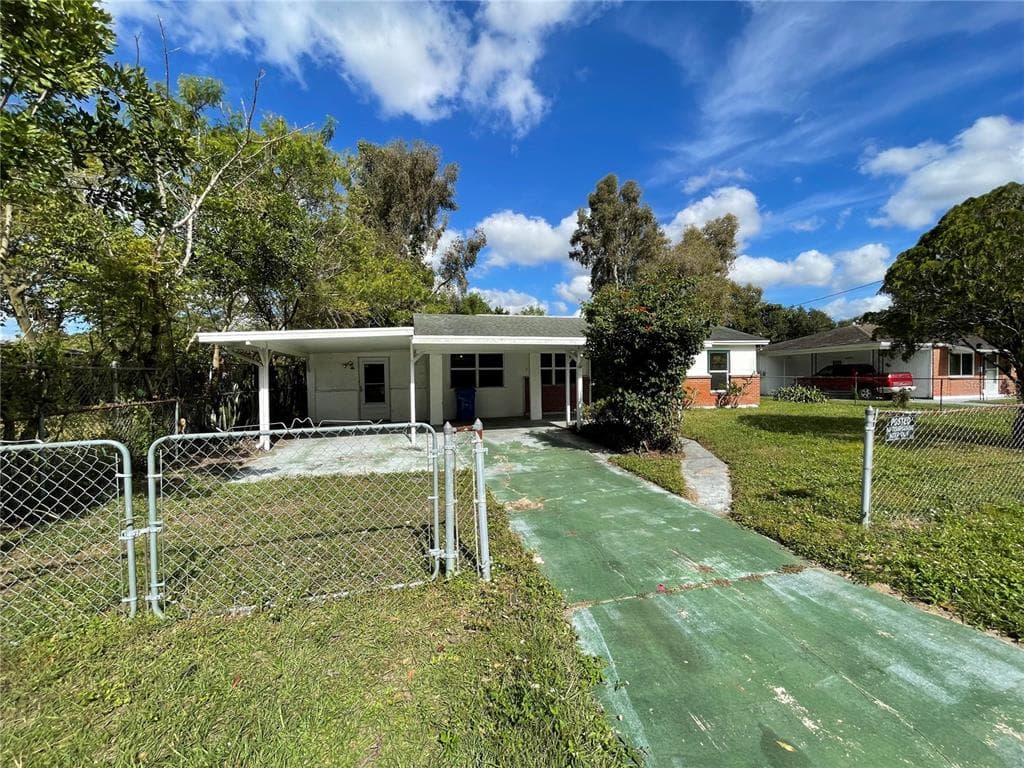 8302 CROTON AVENUE TAMPA, FL 33619