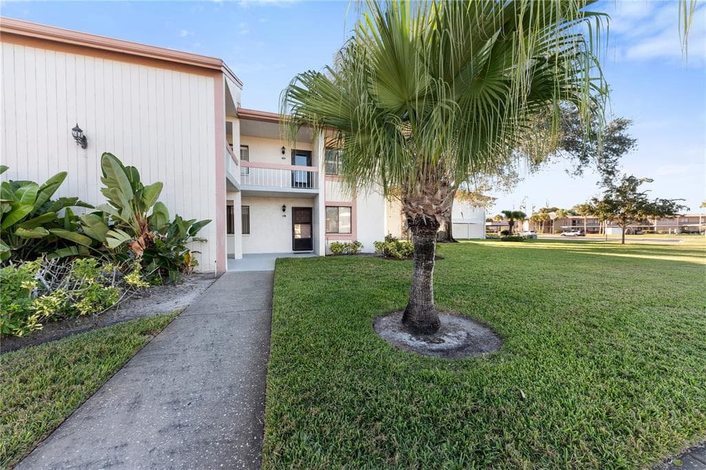 101 LAKEVIEW WAY UNIT 5 OLDSMAR, FL 34677