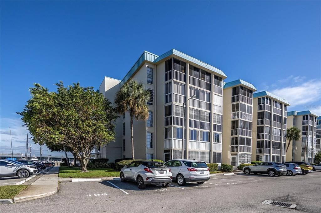 4908 38TH WAY S UNIT 501 ST PETERSBURG, FL 33711