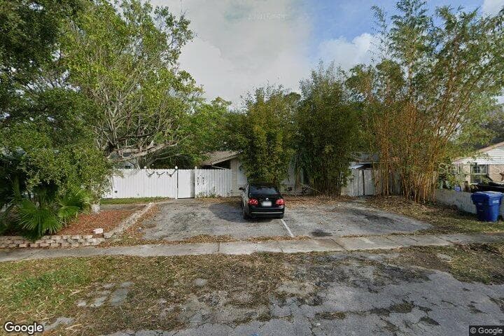 917 LAKE PALMS DRIVE LARGO, FL 33771