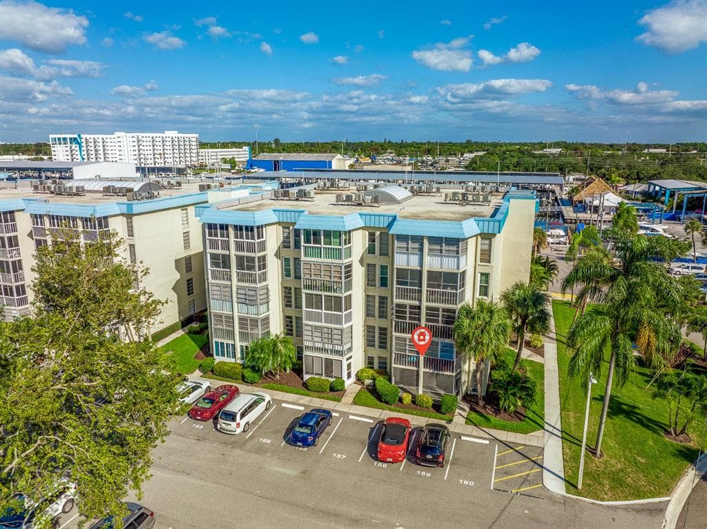 4910 38TH WAY S UNIT 211 ST PETERSBURG, FL 33711