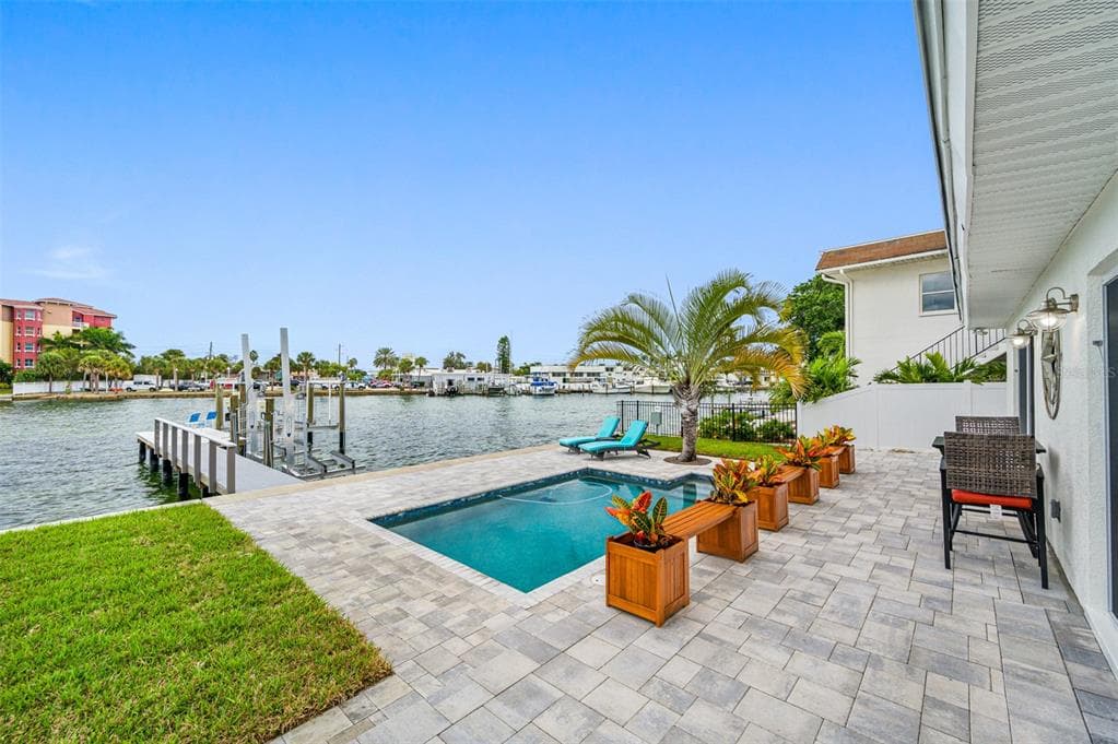 205 110TH AVENUE UNIT E TREASURE ISLAND, FL 33706