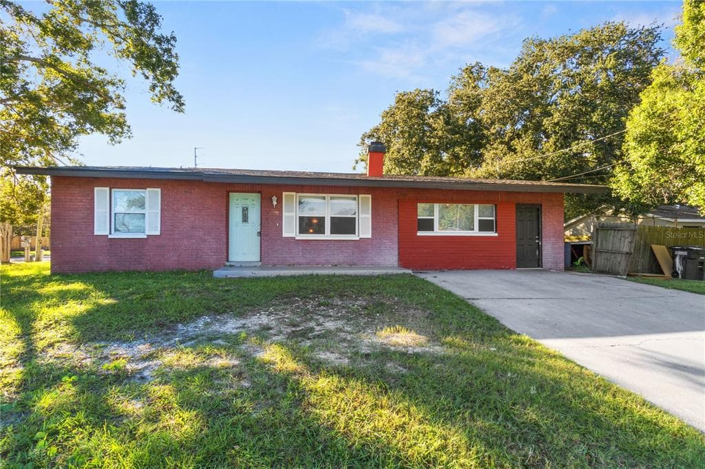 1004 N BETTY LANE CLEARWATER, FL 33755