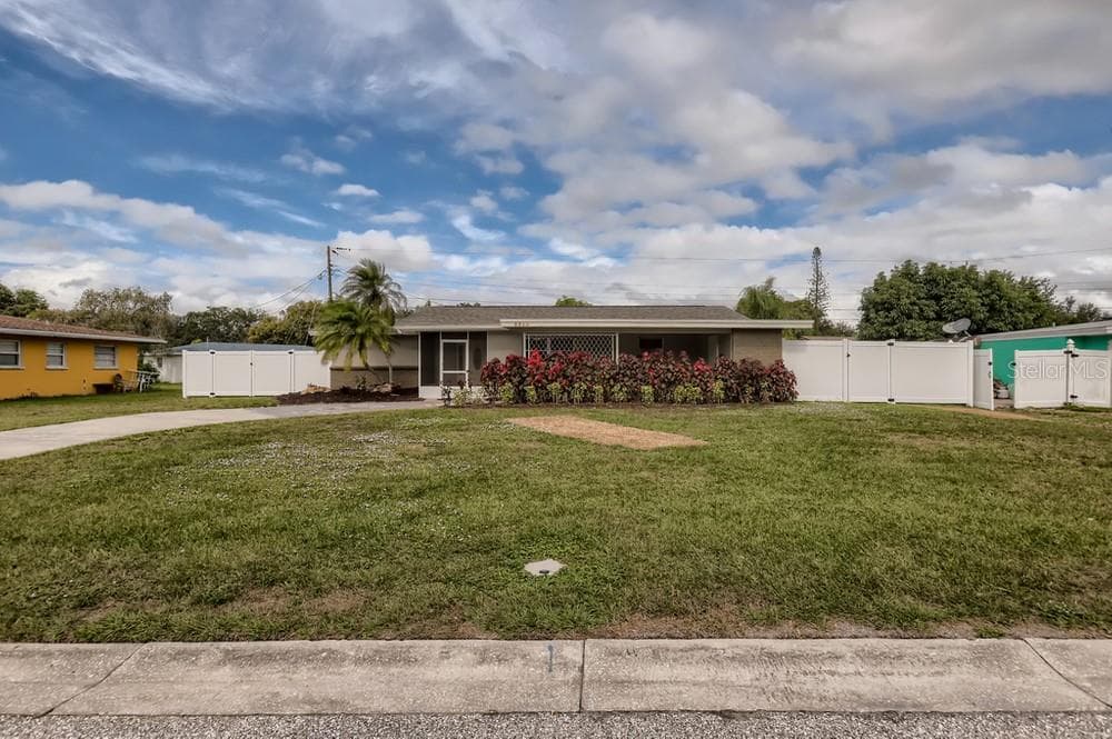 3215 RANDA WAY SARASOTA, FL 34235