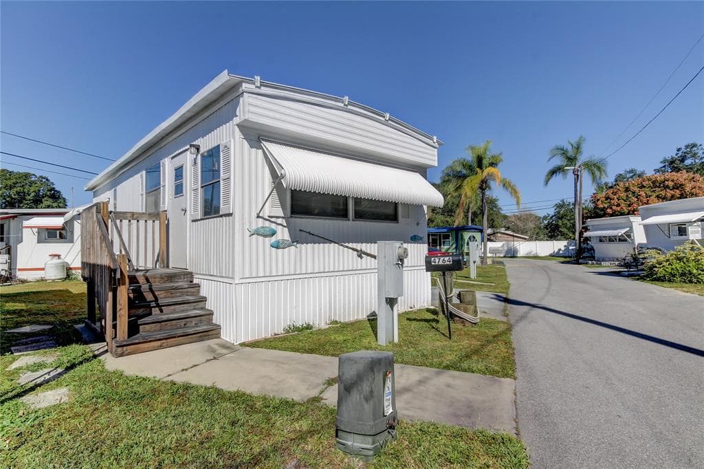 4764 66TH LANE N UNIT 13 ST PETERSBURG, FL 33709