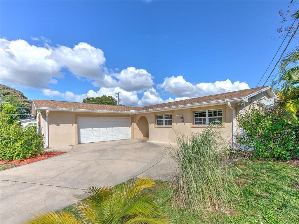 8302 ARCHWOOD CIRCLE TAMPA, FL 33615