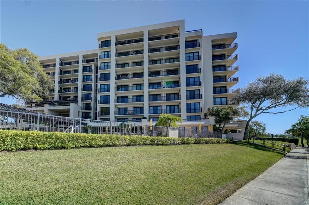 4 BELLEVIEW BOULEVARD UNIT 803 BELLEAIR, FL 33756