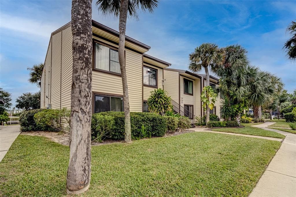 428 MOORINGS COVE DRIVE UNIT 7F TARPON SPRINGS, FL 34689