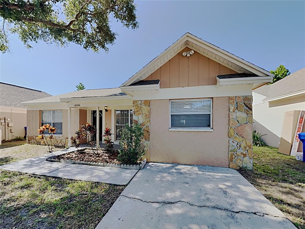 8206 CLERMONT STREET TAMPA, FL 33637