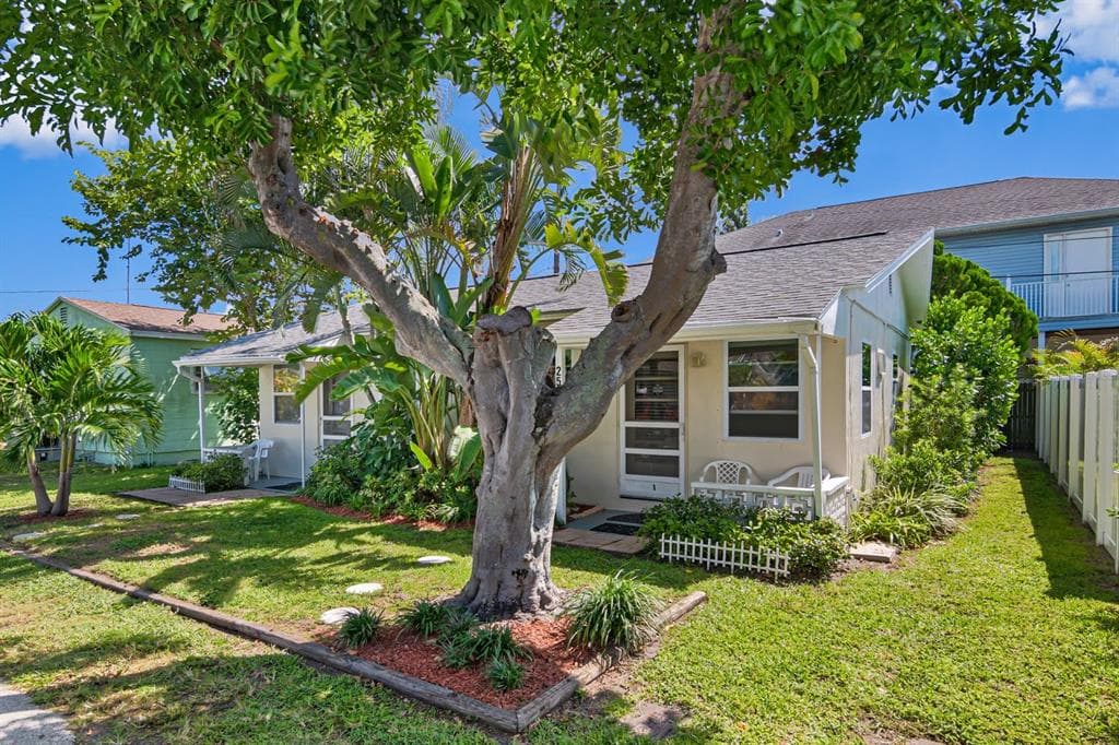 255 146TH AVE E MADEIRA BEACH, FL 33708