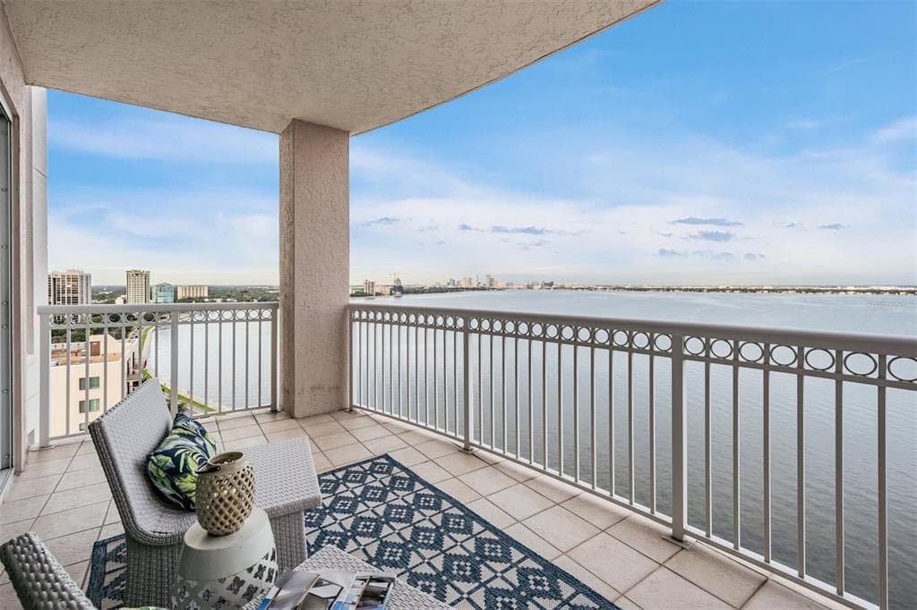 3507 BAYSHORE BOULEVARD UNIT 1702 TAMPA, FL 33629