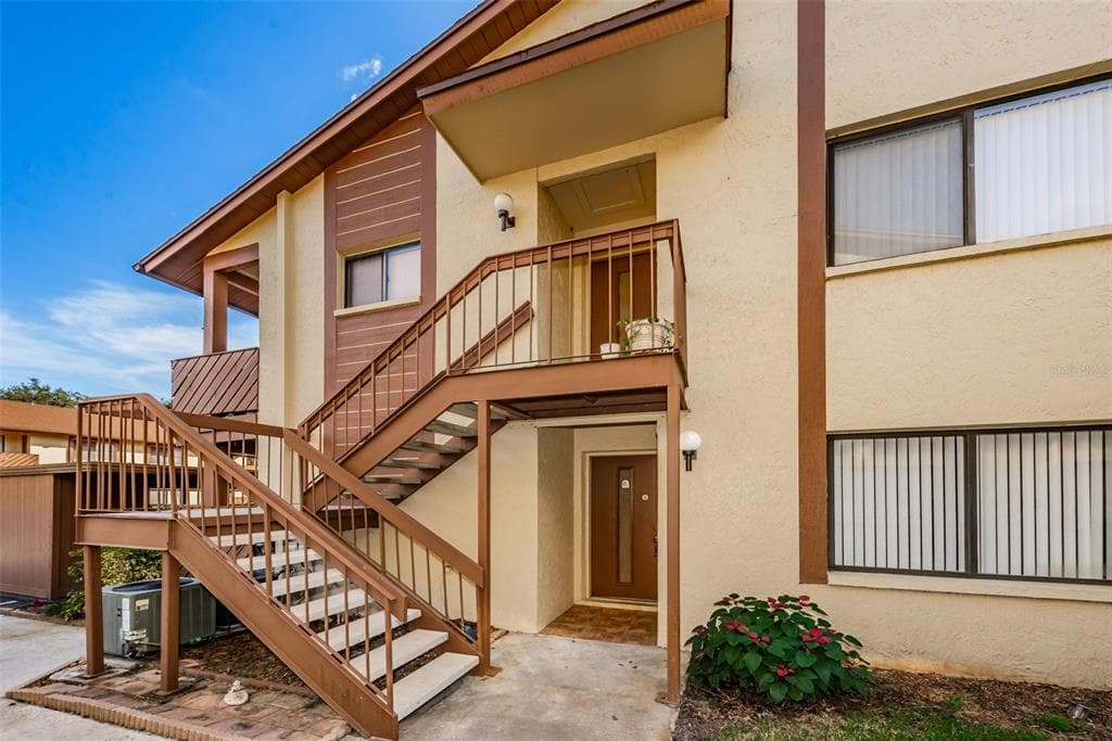 2360 NEWBURG LANE UNIT B SAFETY HARBOR, FL 34695