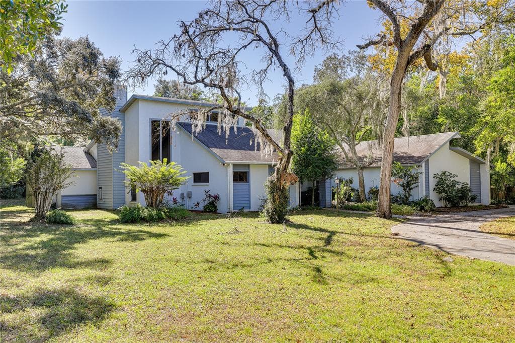 10350 LAKEVIEW DRIVE NEW PORT RICHEY, FL 34654