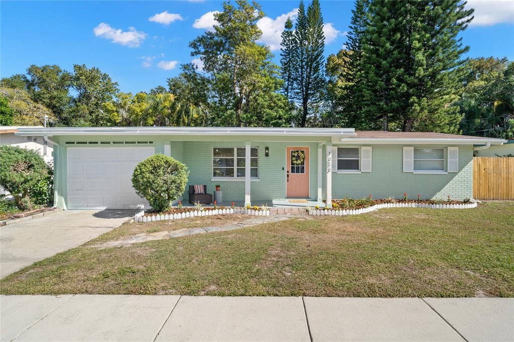 1353 LADY MARION LANE DUNEDIN, FL 34698