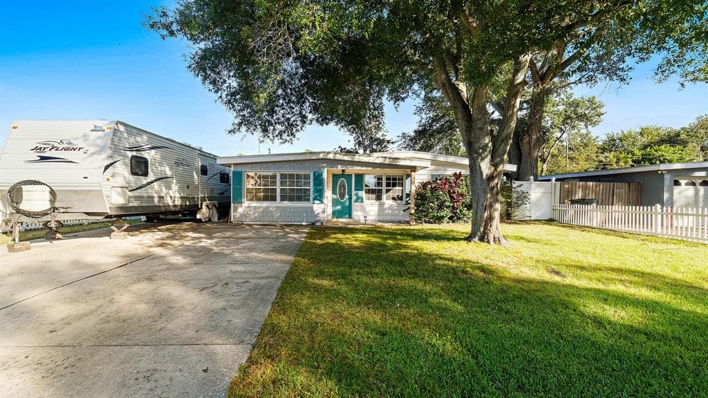 255 WERTZ DRIVE LARGO, FL 33771