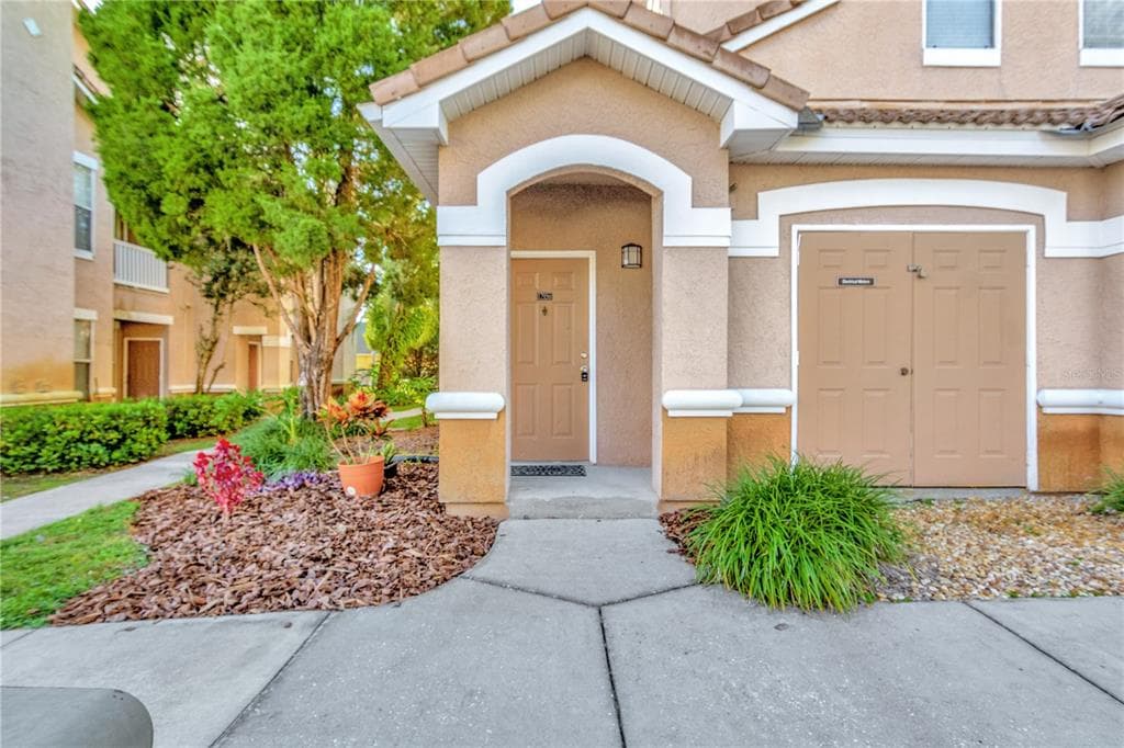 17956 VILLA CREEK DRIVE UNIT 9 TAMPA, FL 33647