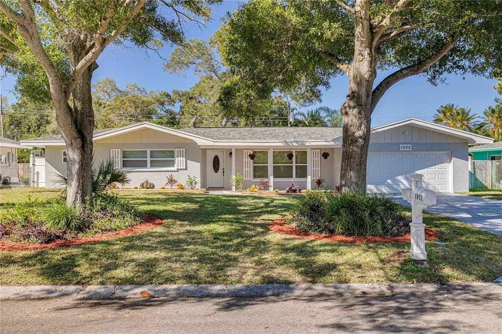 1932 SOUVENIR DRIVE CLEARWATER, FL 33755
