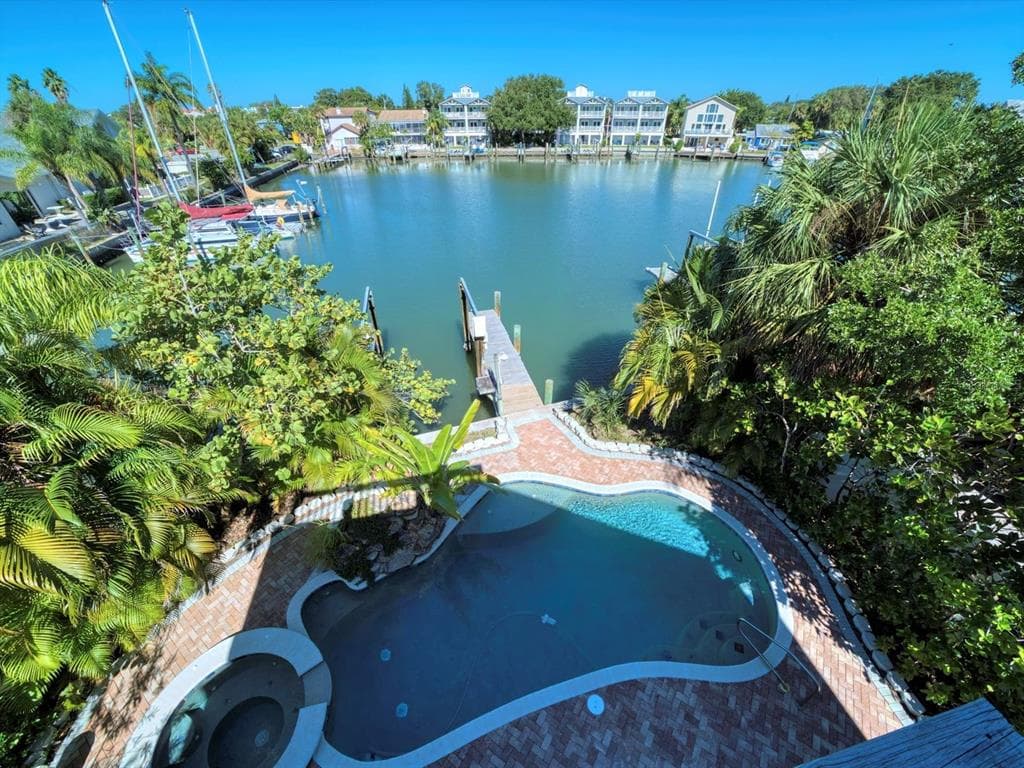 208 16TH AVENUE INDIAN ROCKS BEACH, FL 33785