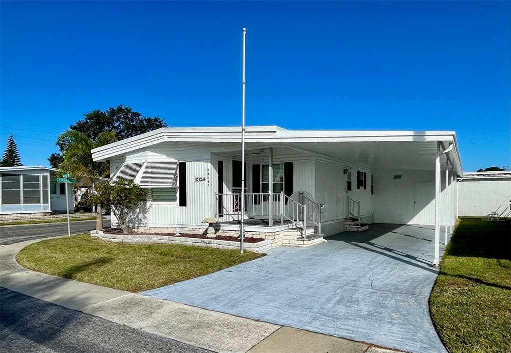 34687 MAPLE DR N PINELLAS PARK, FL 33781