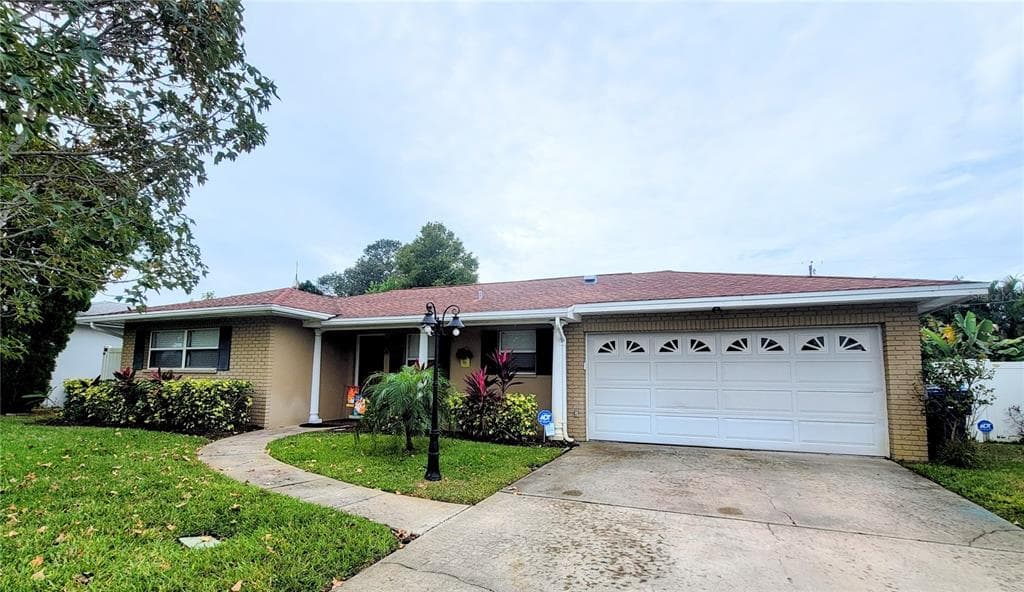 586 EASTVIEW ROAD LARGO, FL 33770