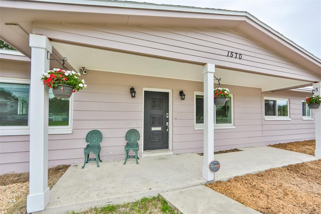 1570 83RD AVENUE N ST PETERSBURG, FL 33702