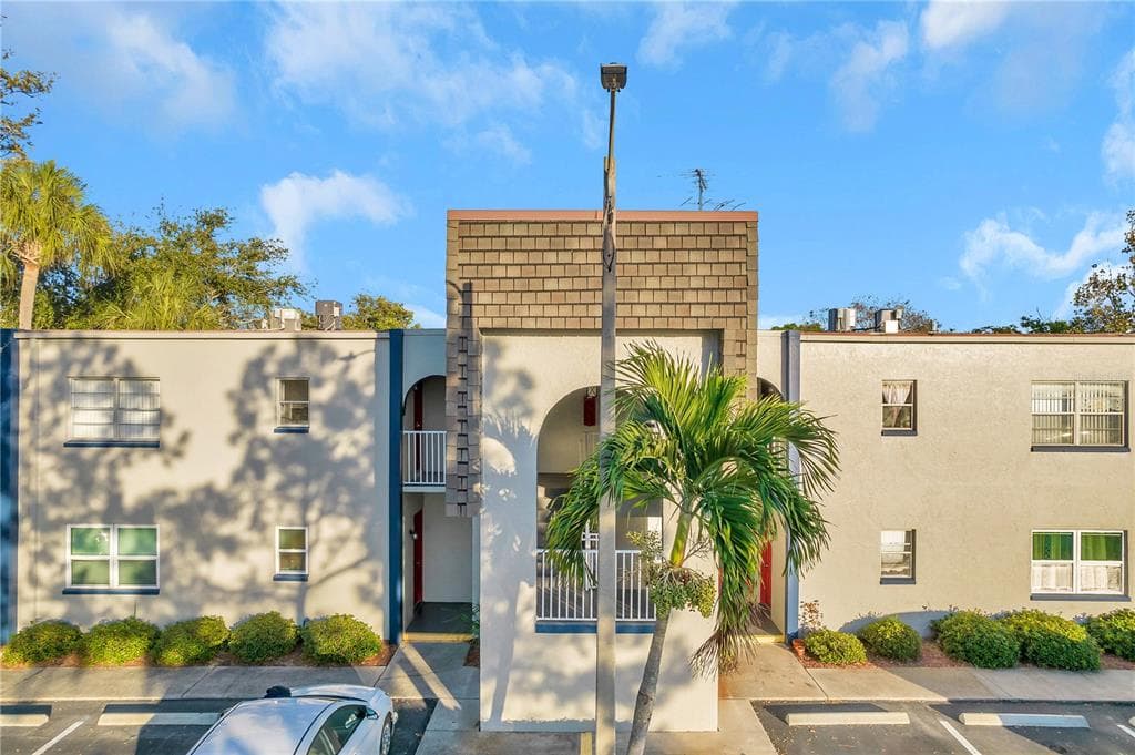 3146 29TH AVENUE N UNIT 201 ST PETERSBURG, FL 33713