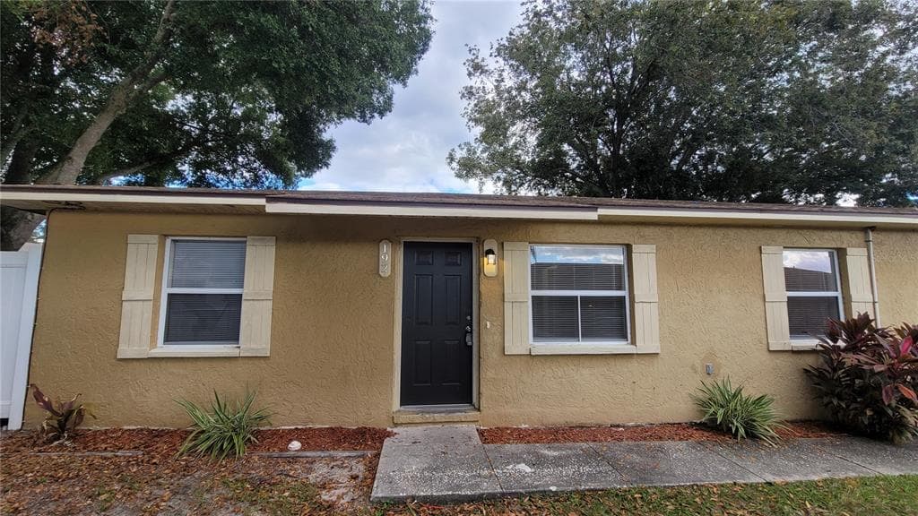 192 REBECCA LANE AUBURNDALE, FL 33823