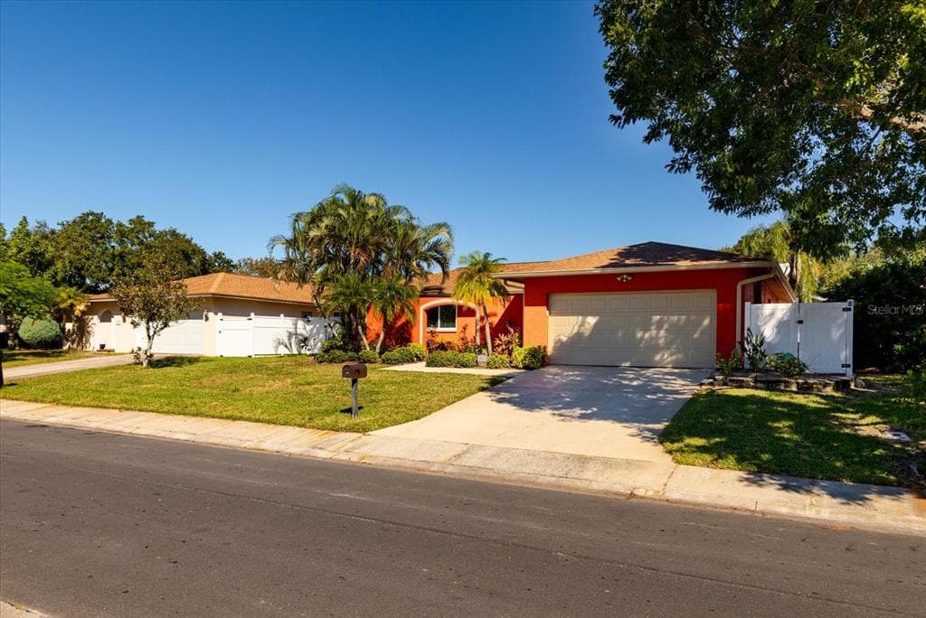 8141 BAYHAVEN DRIVE SEMINOLE, FL 33776