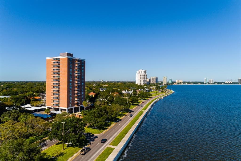 4015 BAYSHORE BOULEVARD UNIT 15A TAMPA, FL 33611
