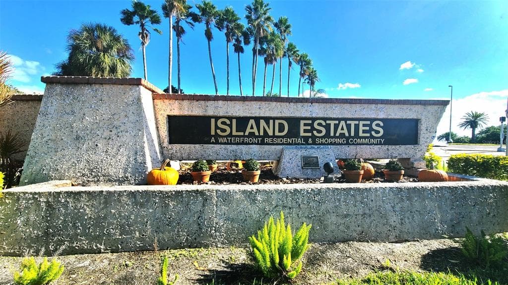 51 ISLAND WAY UNIT 509 CLEARWATER BEACH, FL 33767