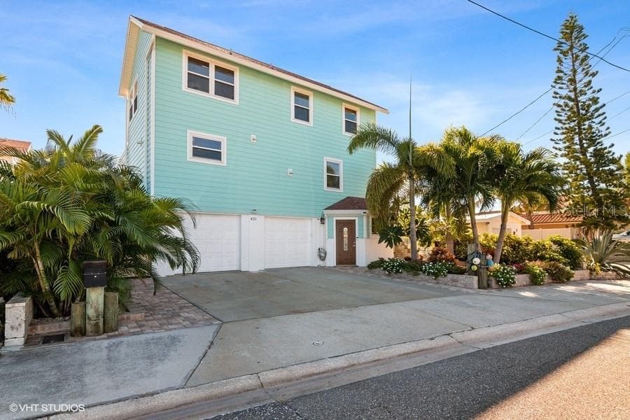 425 S BAYSHORE DRIVE MADEIRA BEACH, FL 33708