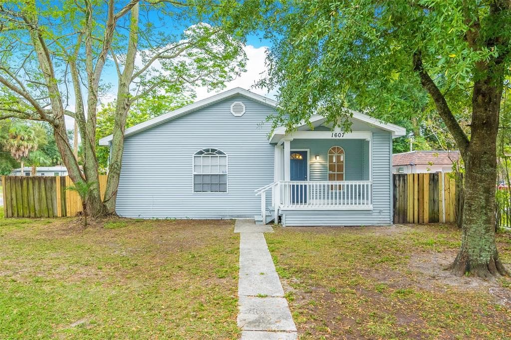 1607 E ANNIE STREET TAMPA, FL 33612