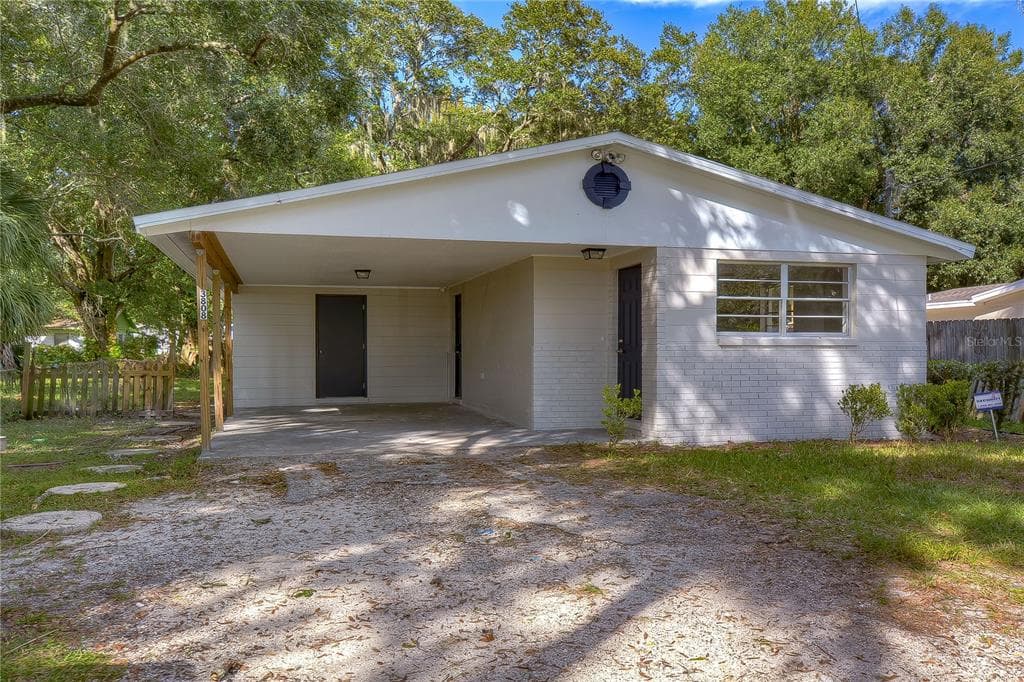 3808 LAKESHORE DRIVE TAMPA, FL 33604