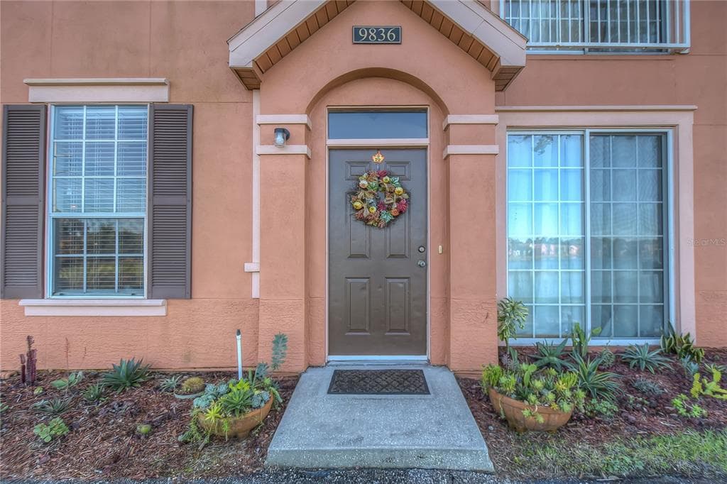 9836 LAKE CHASE ISLAND WAY UNIT 9836 TAMPA, FL 33626