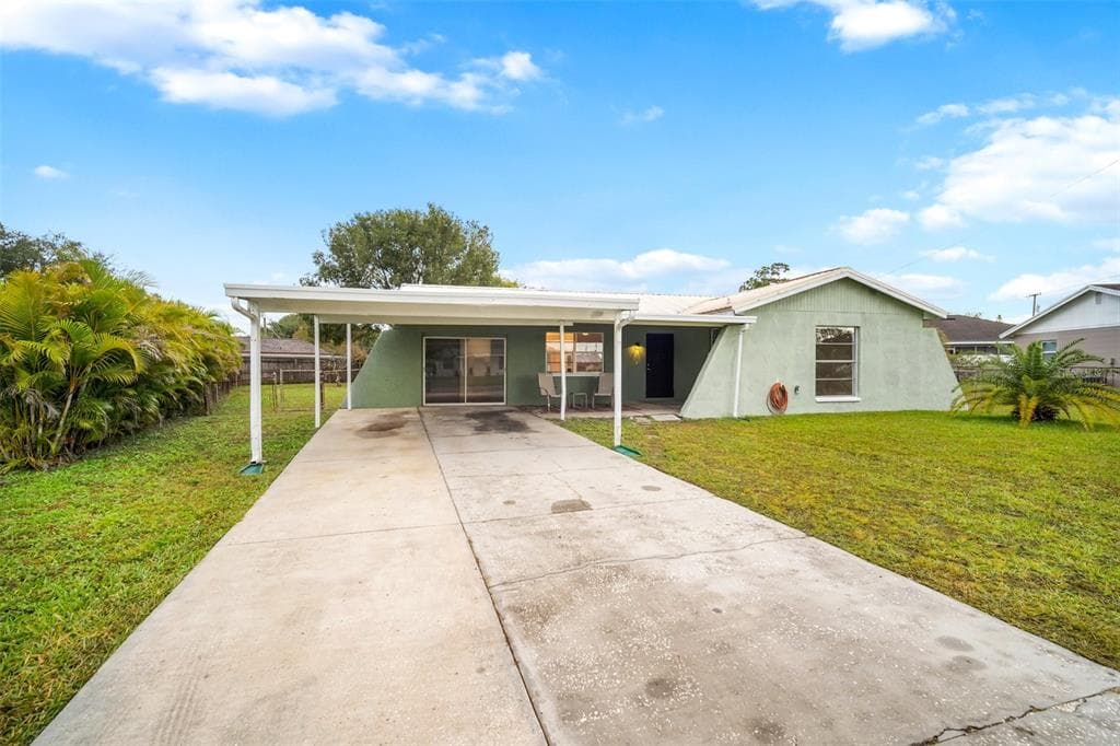 6209 FIREFLY LANE