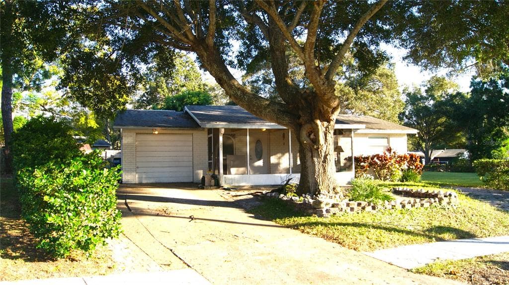 1201 KINGSWOOD DRIVE