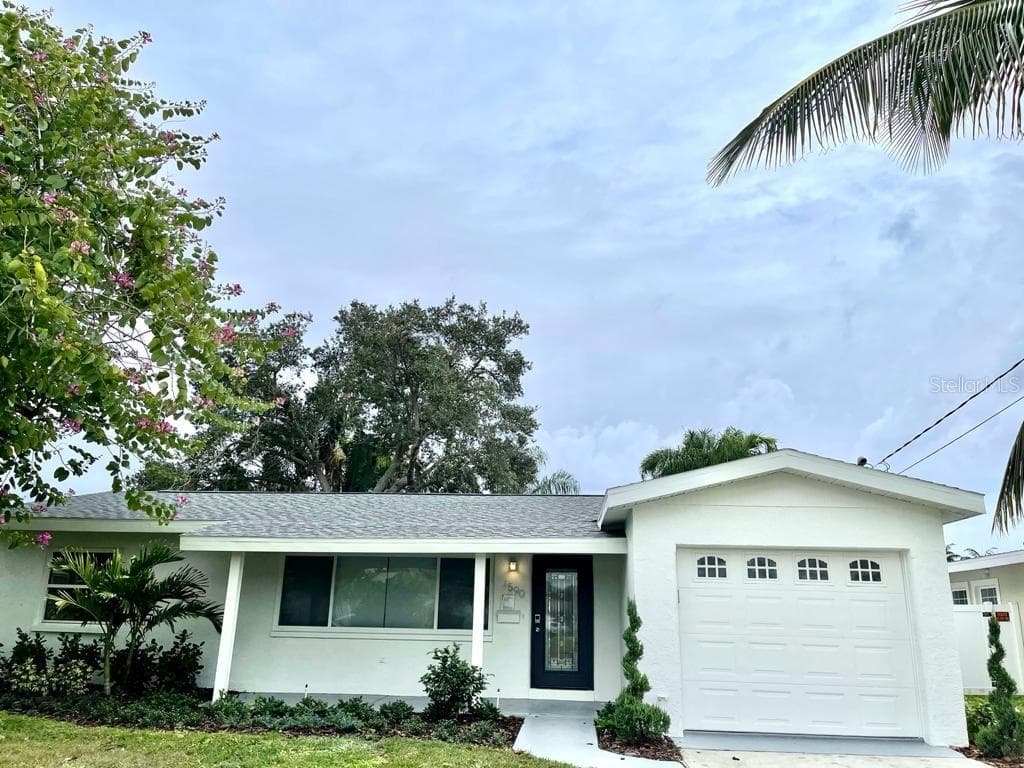 1590 MASSACHUSETTS AVENUE NE ST PETERSBURG, FL 33703