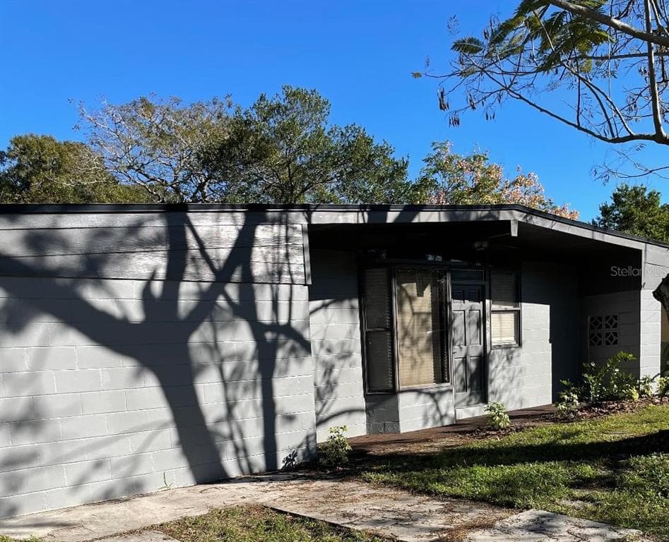 1129 DOGWOOD AVENUE TAMPA, FL 33613