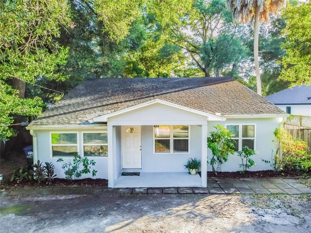 1207 E FLORA STREET