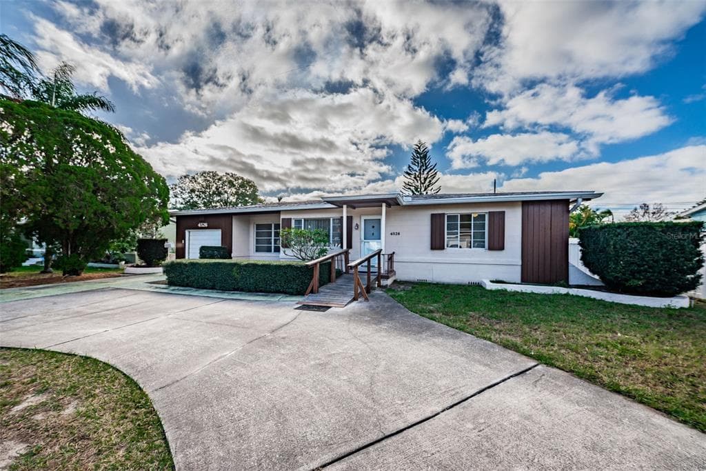 4526 24TH AVENUE N ST PETERSBURG, FL 33713