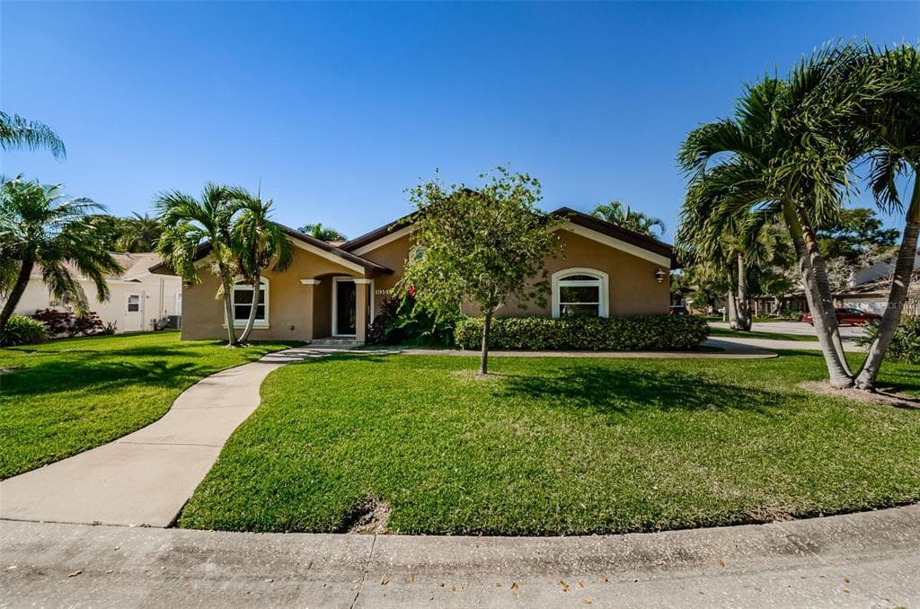 1914 GLEN LAKES CIRCLE N ST PETERSBURG, FL 33702