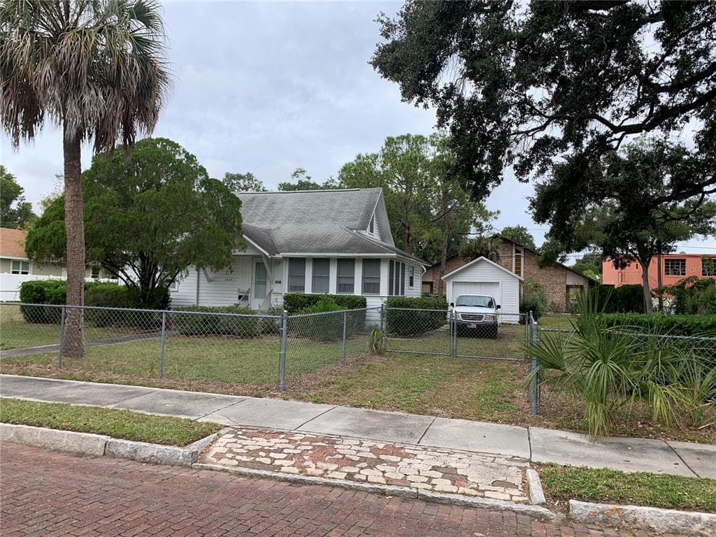 1829 28TH AVENUE N ST PETERSBURG, FL 33713