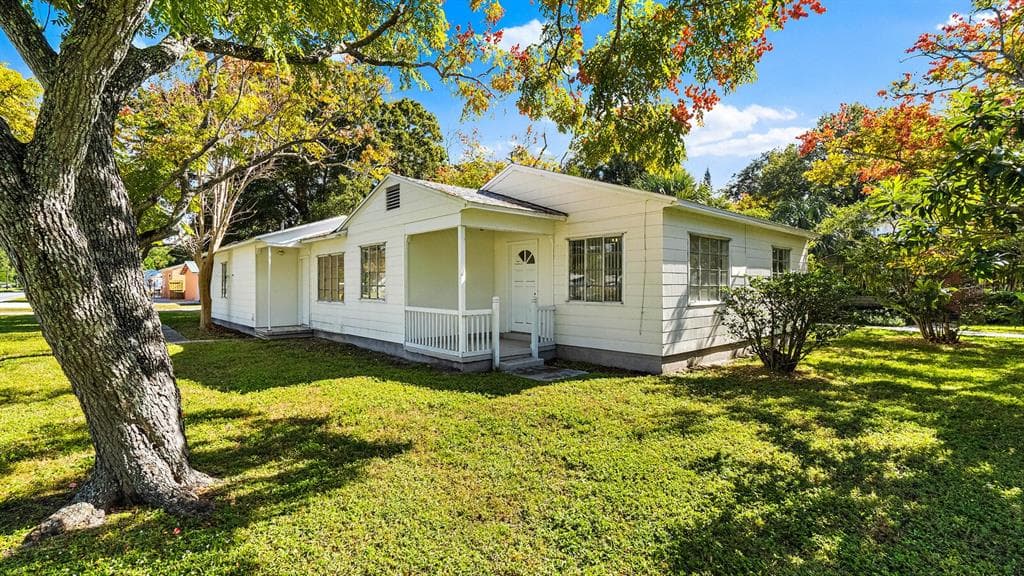 1102 GRAY STREET S GULFPORT, FL 33707