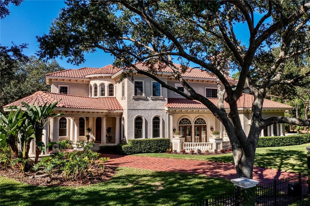 602 GUISANDO DE AVILA TAMPA, FL 33613