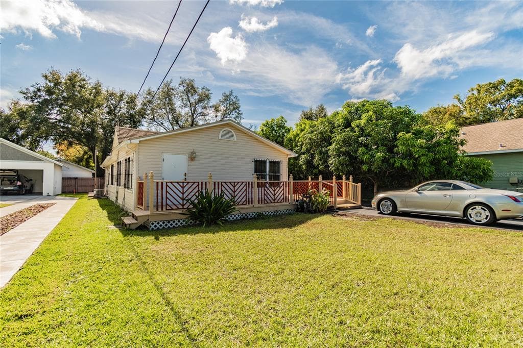 1213 E GIDDENS AVENUE TAMPA, FL 33603