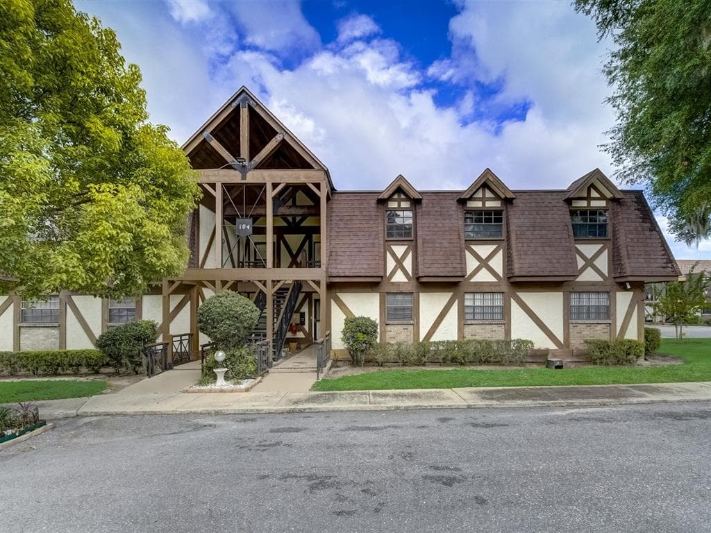 500 NEWELL HILL ROAD UNIT 104D LEESBURG, FL 34748