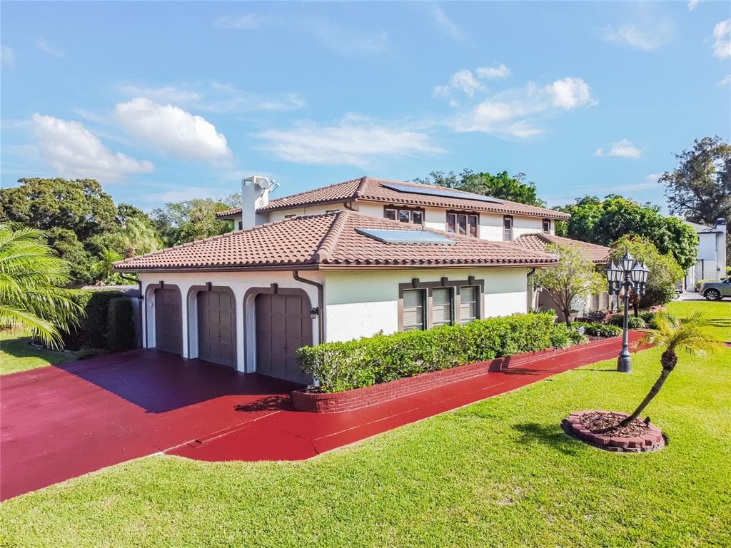 2341 KINGS POINT DRIVE LARGO, FL 33774