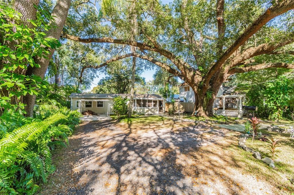 115 W HOLLYWOOD STREET TAMPA, FL 33604
