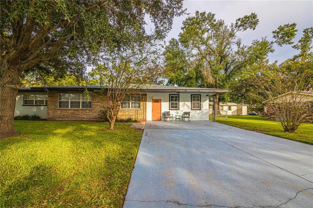 5821 LAKE GROVE DRIVE LAKELAND, FL 33809