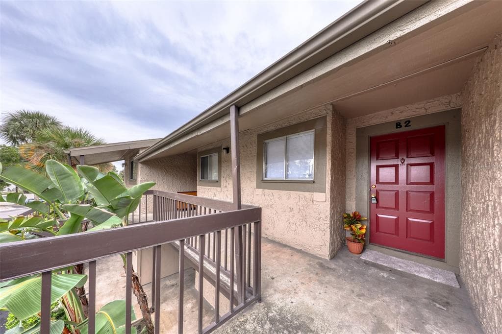 6340 NEWTOWN CIRCLE UNIT 40B2 TAMPA, FL 33615